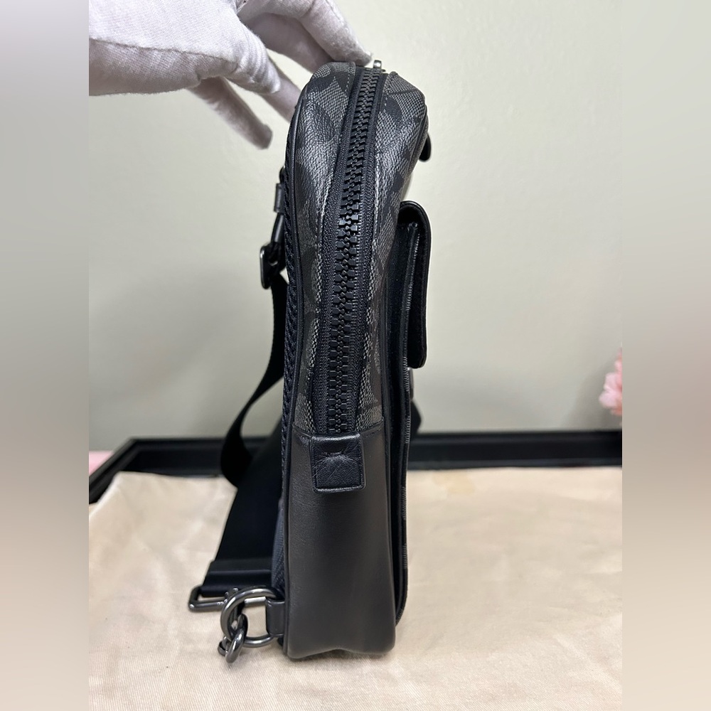 Coach Men’s Black Signature Crossbody Bag - Picture 4 of 9